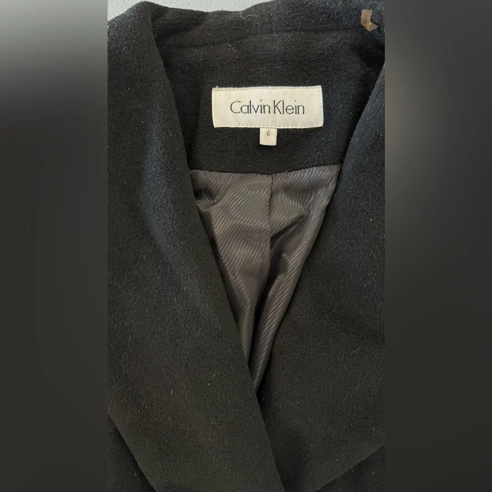 Calvin Klein Black Fully Lined Wool Coat with Snap Closure & Tied Waist. Size 6 - Picture 3 of 9